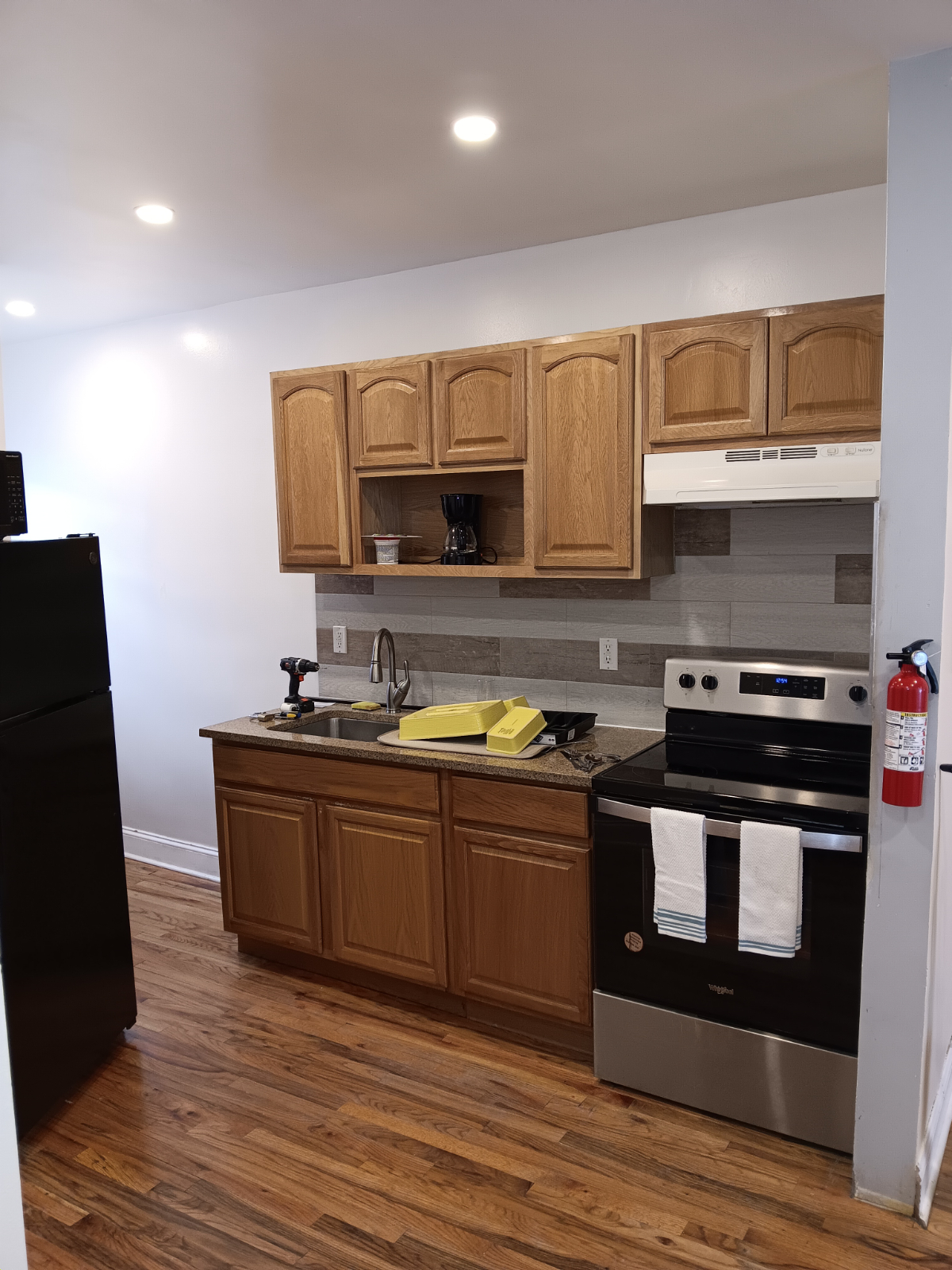 Secure, Quiet, Clean Professional Residence Available - Photo 1