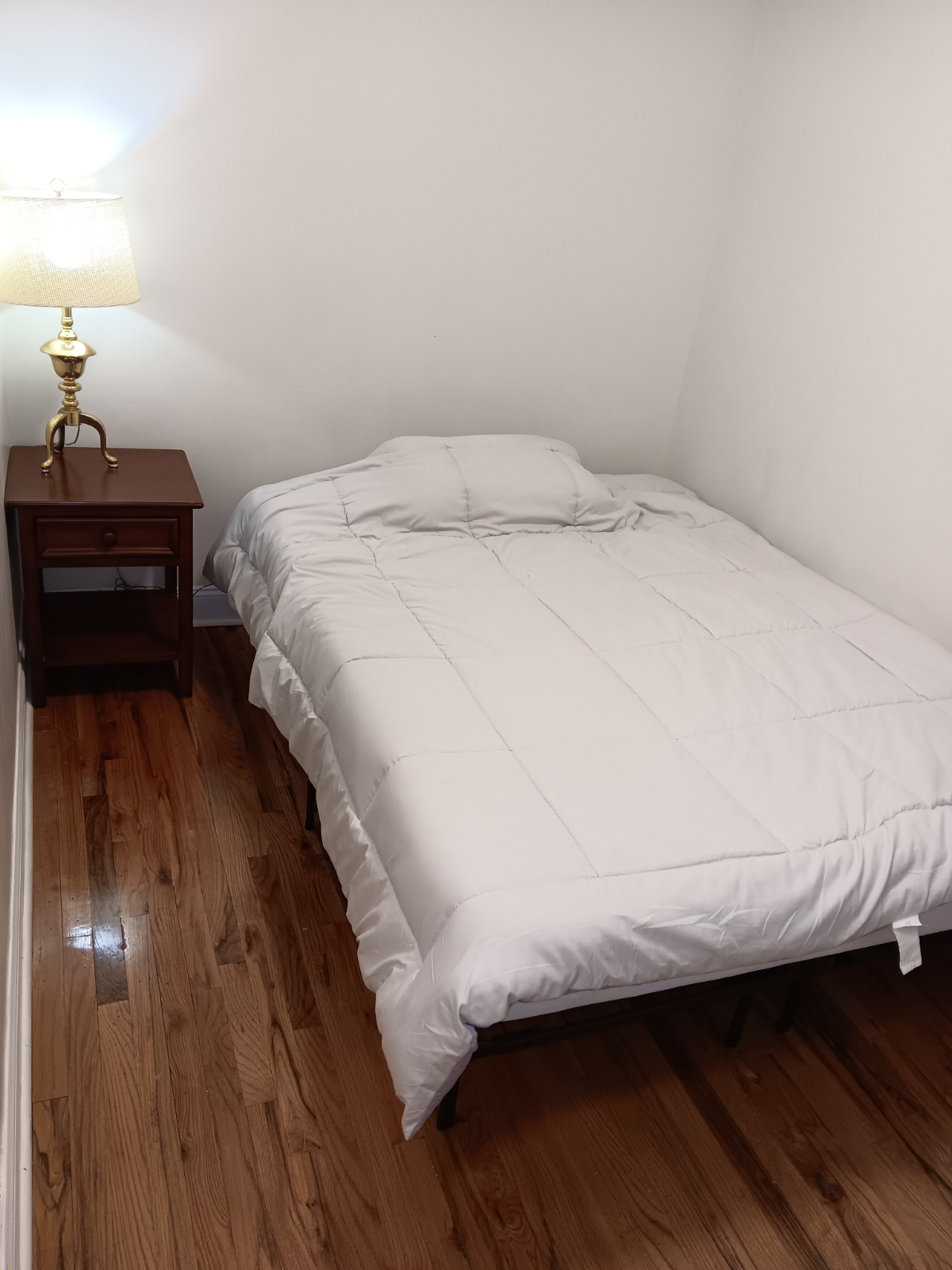 Secure, Quiet, Clean Professional Residence Available - Photo 5