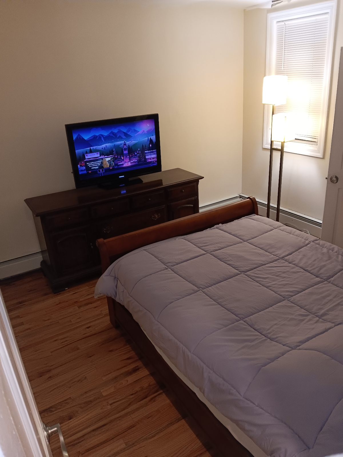 Secure, Quiet, Clean Professional Residence Available - Photo 4