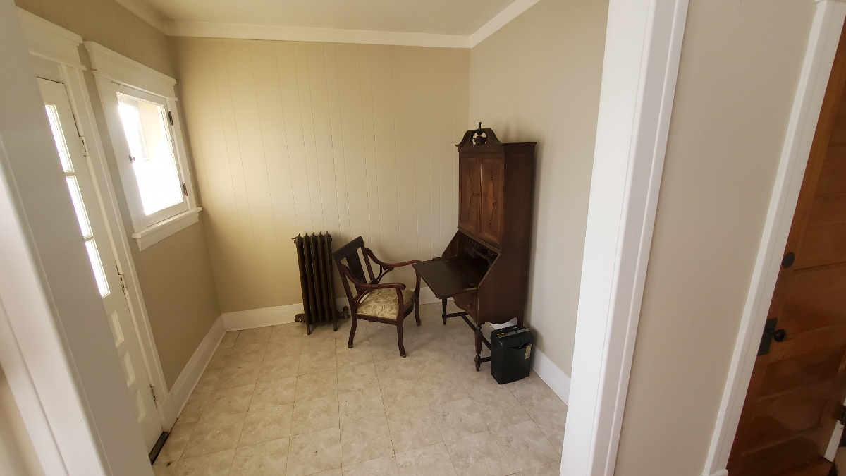 Warm inviting home away - Photo 6