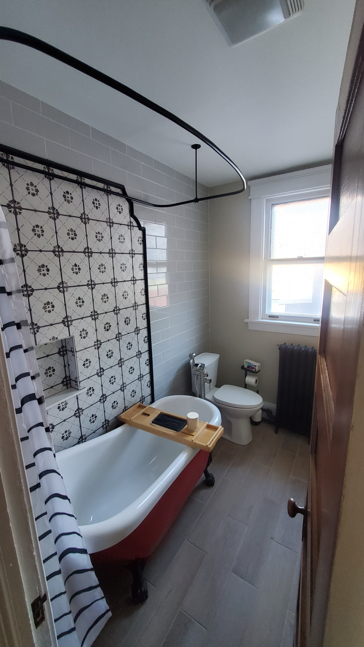 Warm inviting home away - Photo 8