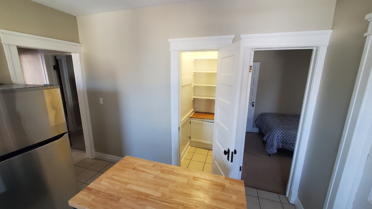 Warm inviting home away - Photo 12