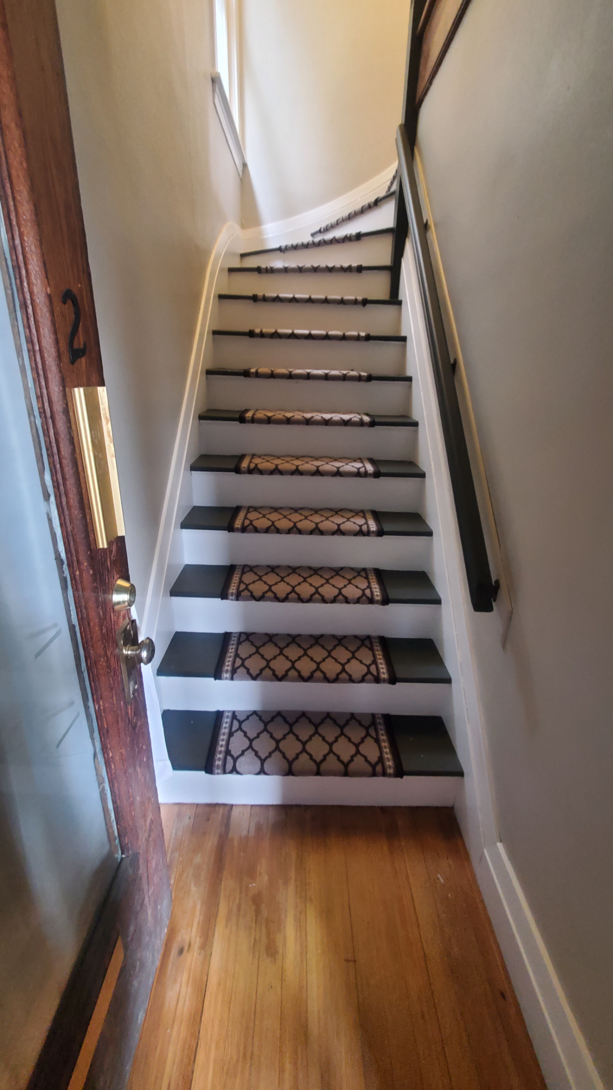 Warm inviting home away - Photo 1