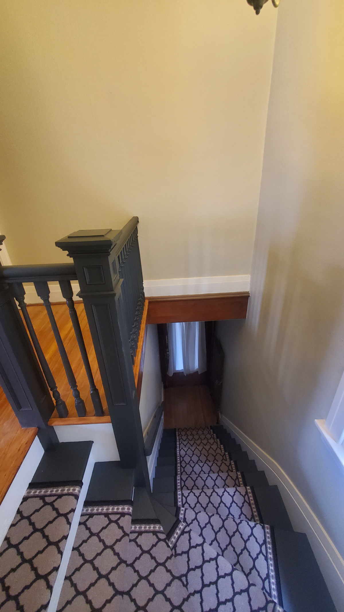 Warm inviting home away - Photo 2