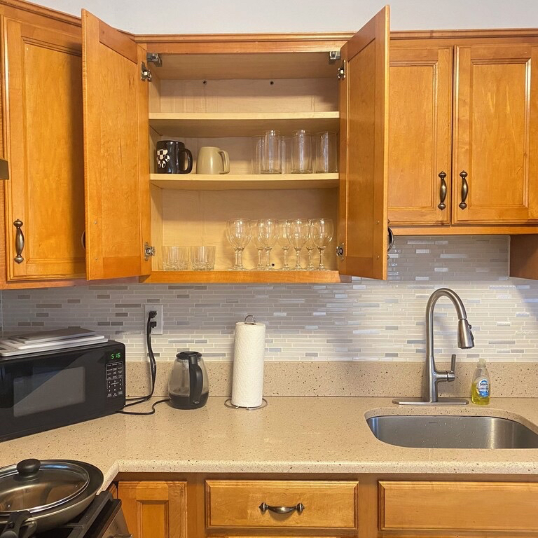 Spacious 3BR Retreat in DC Walk to Metro & Free Parking - Photo 7
