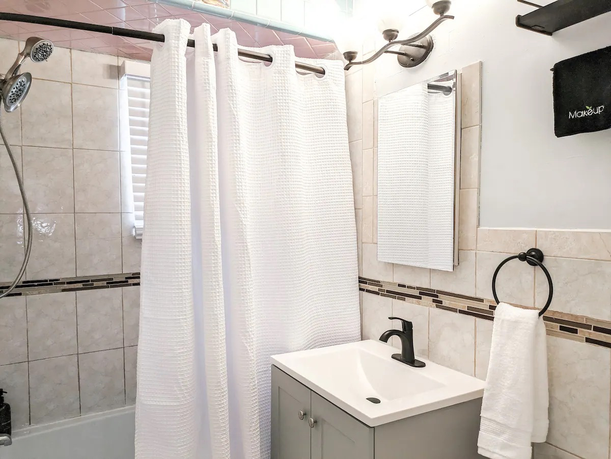 Spacious 3BR Retreat in DC Walk to Metro & Free Parking - Photo 12
