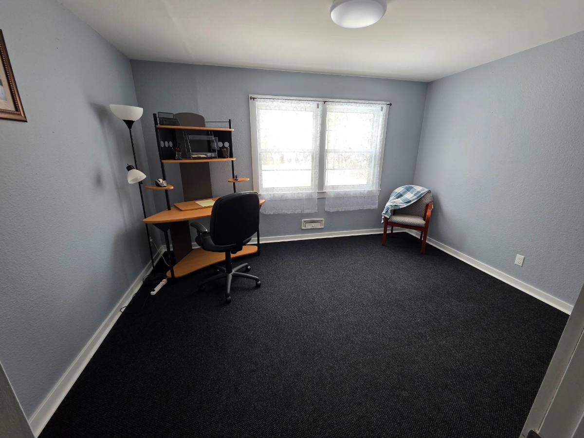 Private 3 bedroom house for rent (All utilities included) - Photo 1