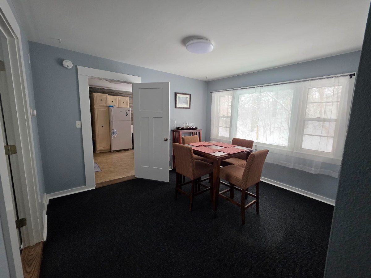 Private 3 bedroom house for rent (All utilities included) - Photo 2