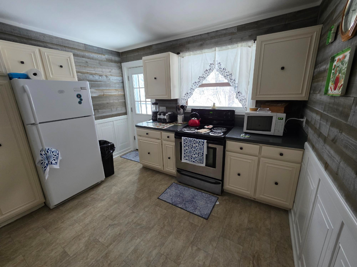 Private 3 bedroom house for rent (All utilities included) - Photo 9