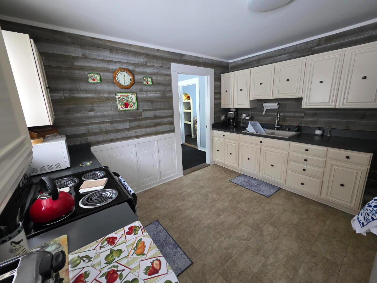 Private 3 bedroom house for rent (All utilities included) - Photo 10