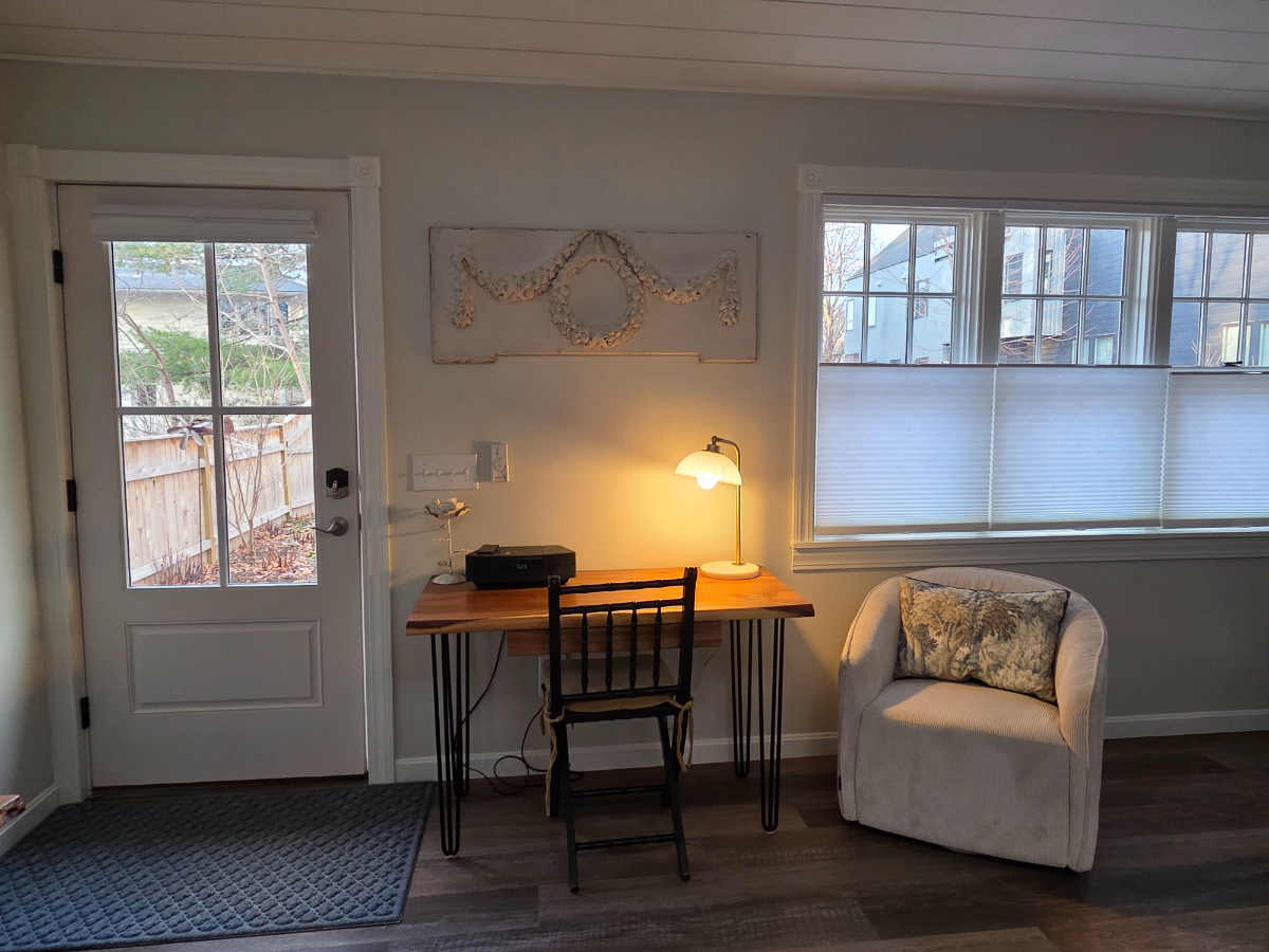 Cozy Urban Cottage - Photo 4