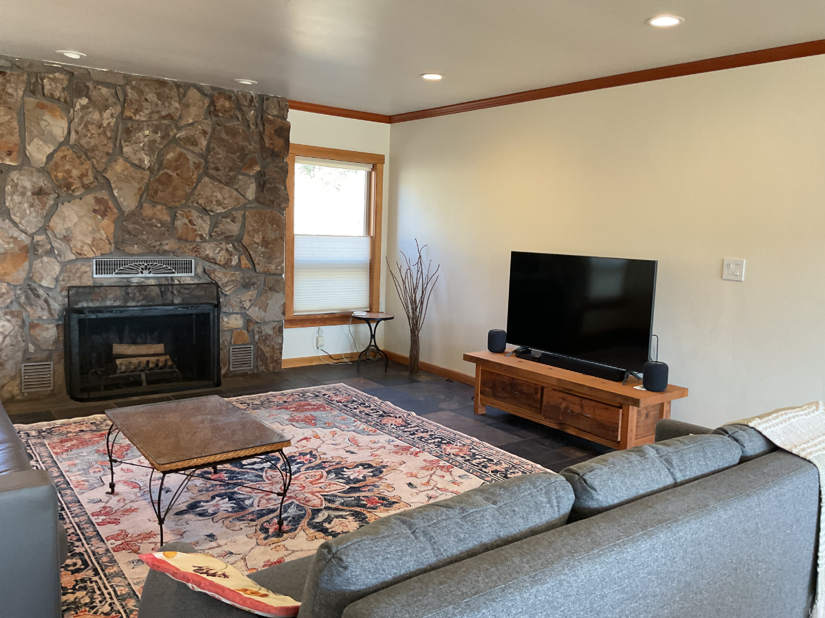 Freshly Built Retreat With Scenic Views And Expansive Outdoor Living - Photo 5