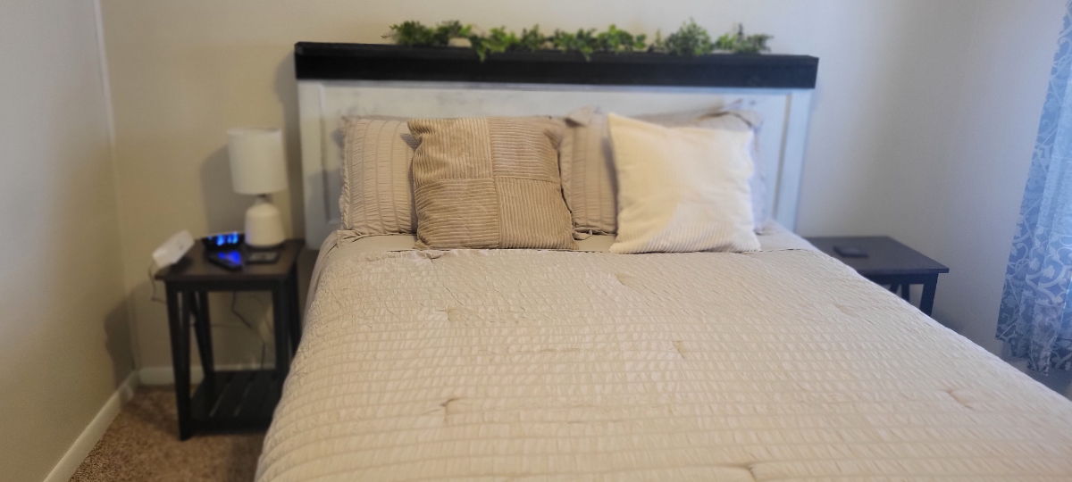 Comfortable Furnished 2BR Home With Garage Starlink And Walk To Groceries Ideal For Travel Nurses - Photo 4