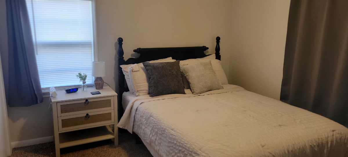 Comfortable Furnished 2BR Home With Garage Starlink And Walk To Groceries Ideal For Travel Nurses - Photo 8