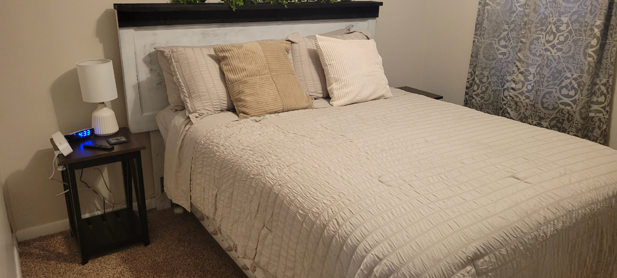 Comfortable Furnished 2BR Home With Garage Starlink And Walk To Groceries Ideal For Travel Nurses - Photo 5