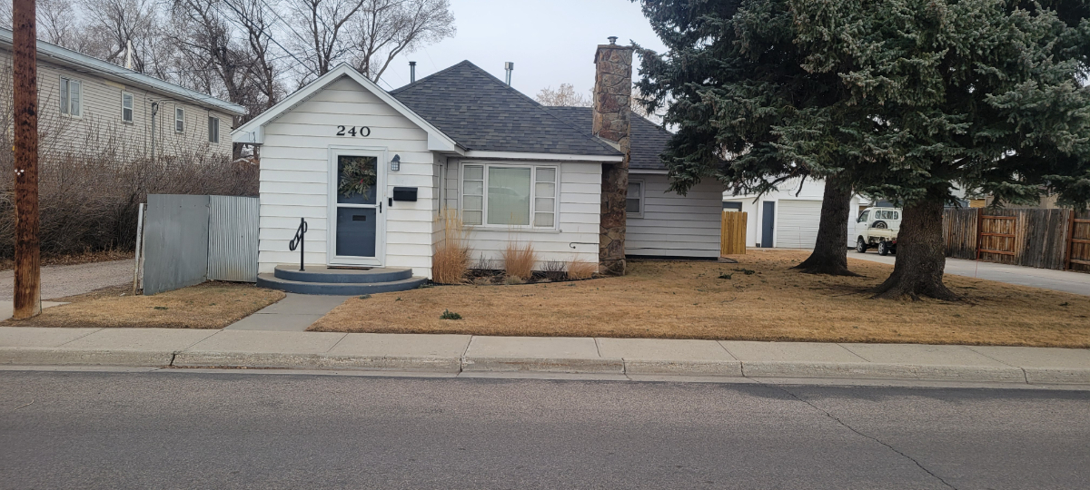 Comfortable Furnished 2BR Home With Garage Starlink And Walk To Groceries Ideal For Travel Nurses - Photo 1