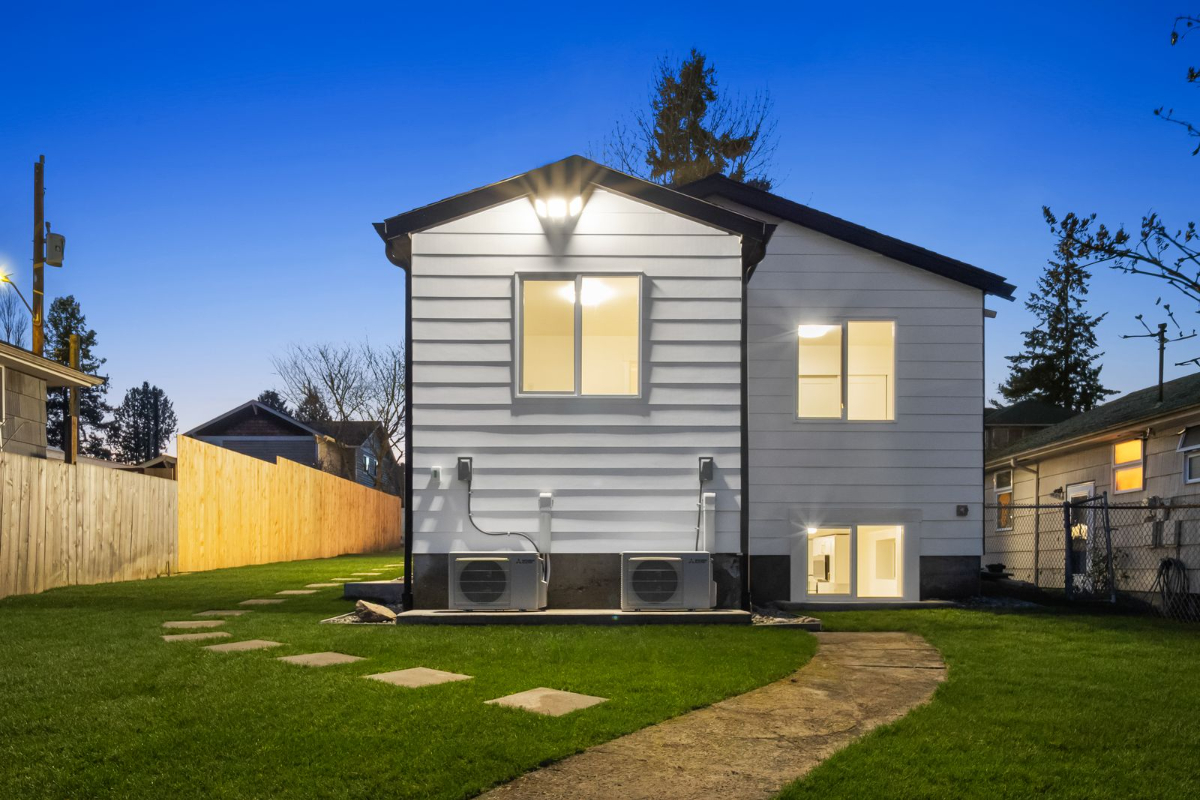 Fauntleroy Way Beautiful White Home - Photo 2