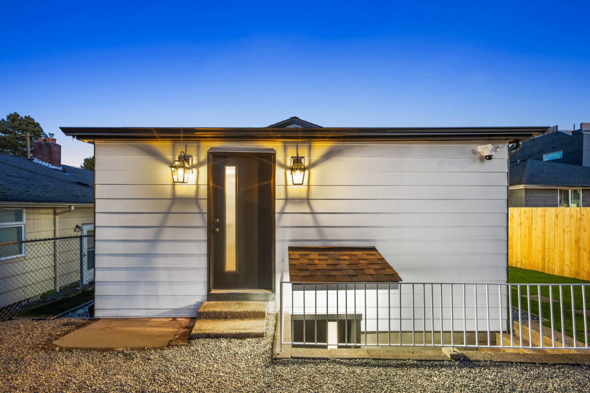 Fauntleroy Way Beautiful White Home - Photo 3