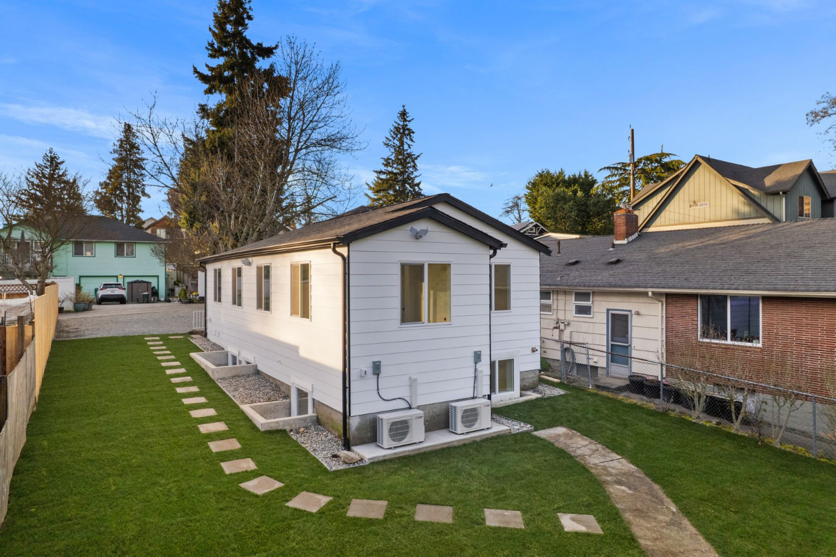 Fauntleroy Way Beautiful White Home - Photo 6