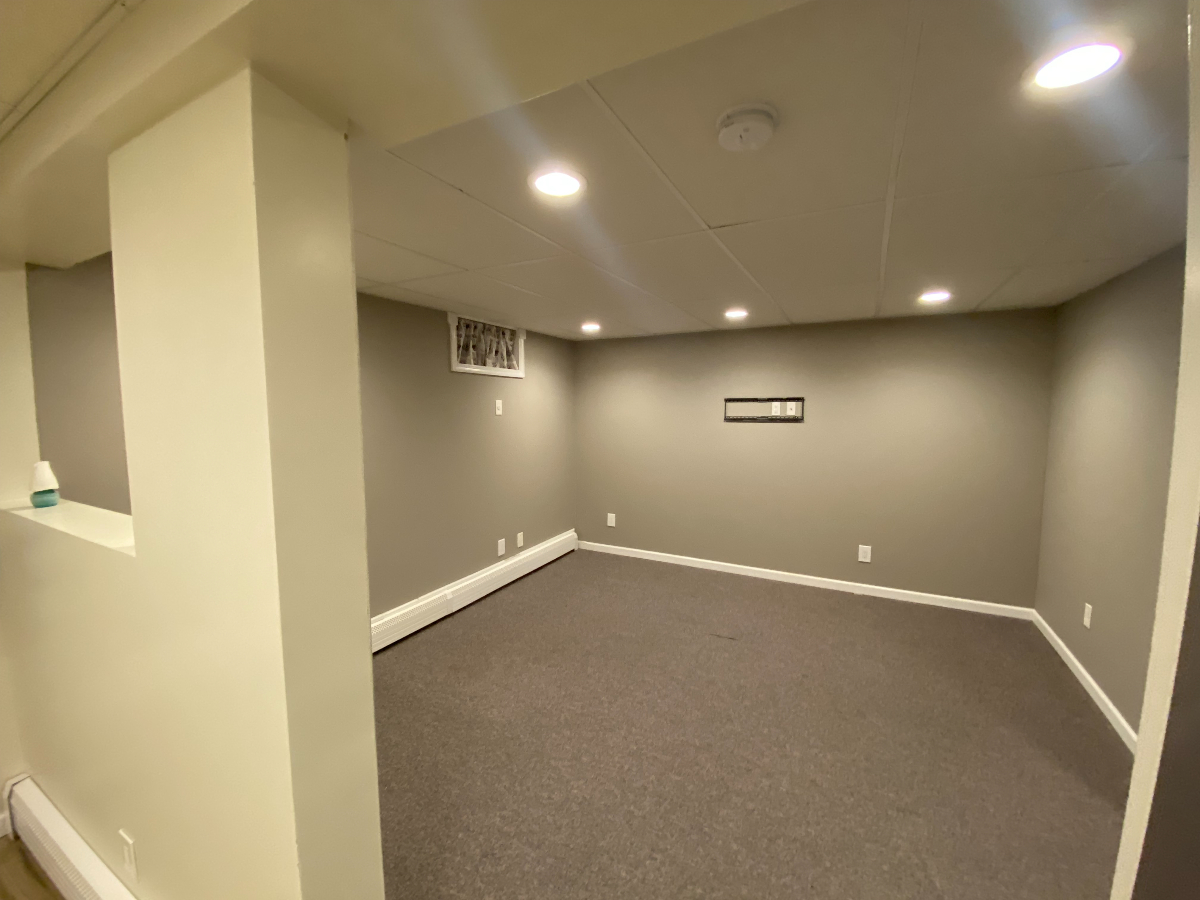 Studio - Photo 2