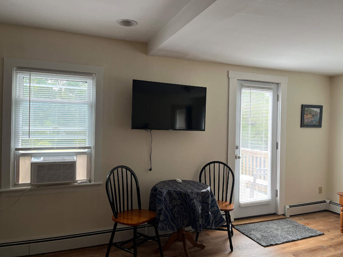 Cozy studio close to hospital and downtown Saratoga - Photo 3