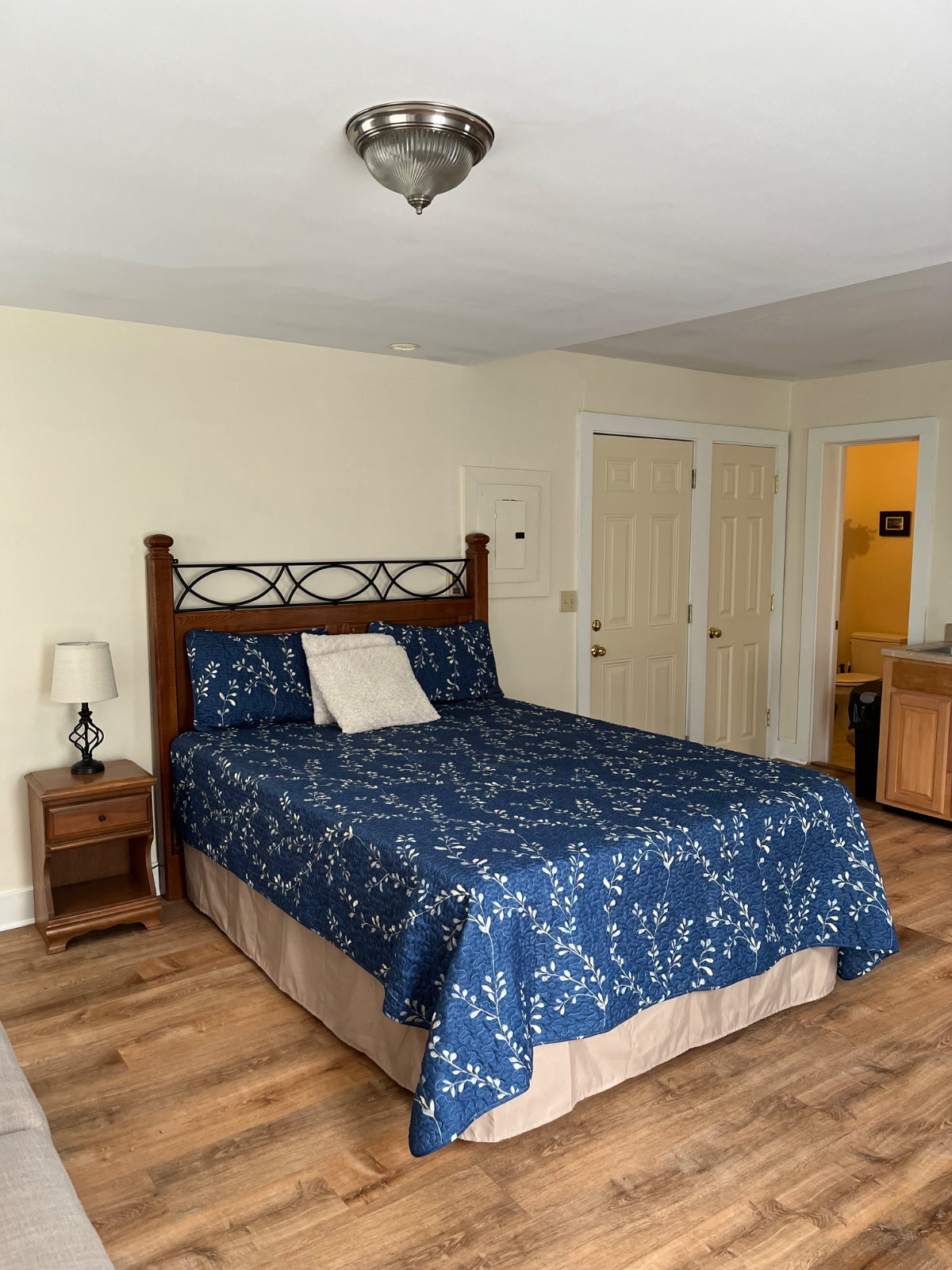 Cozy studio close to hospital and downtown Saratoga - Photo 7