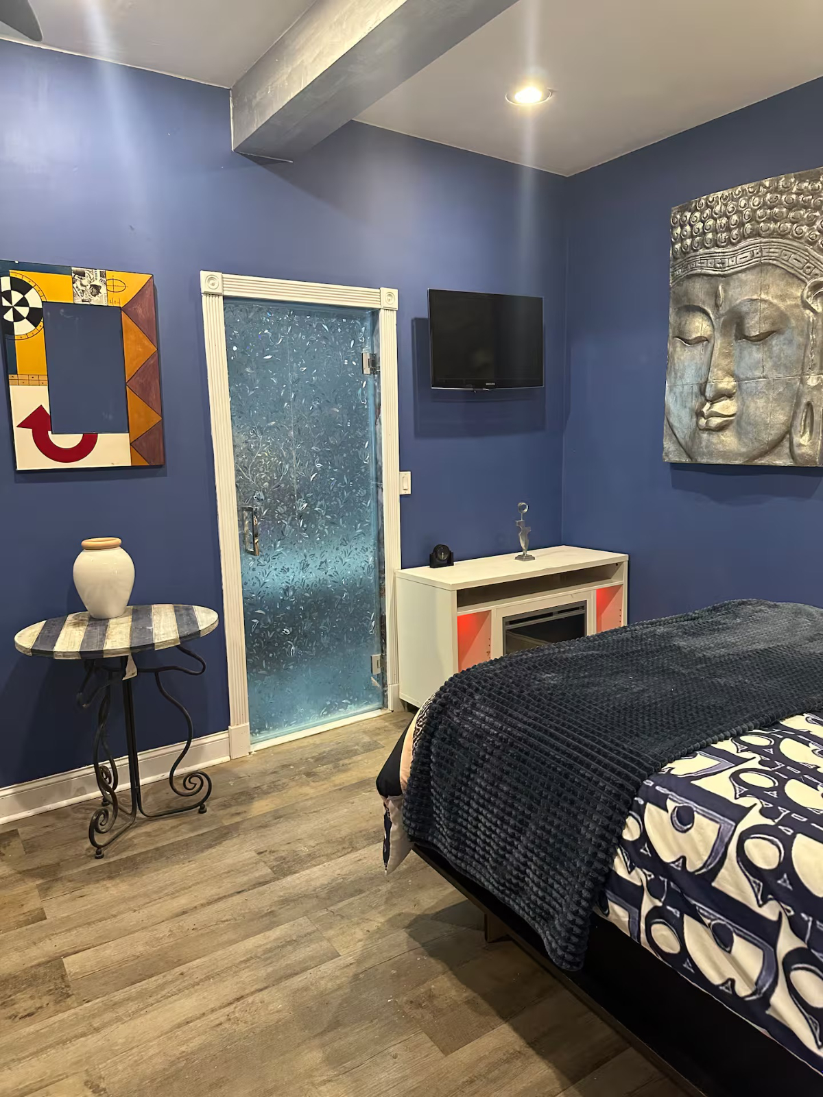 420 Guest House - Studio w/Spa Bath & Private Entrance - Photo 3