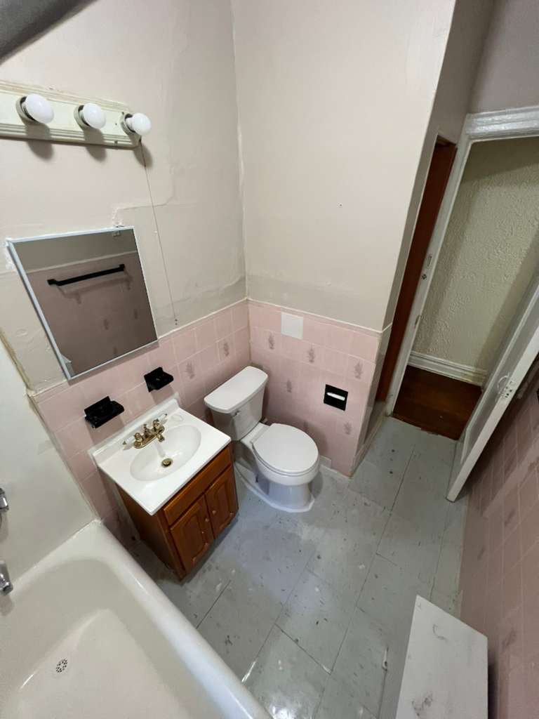 Cozy Private Room Steps From The Beach, Near South Brooklyn Hospital & Stores - Photo 10