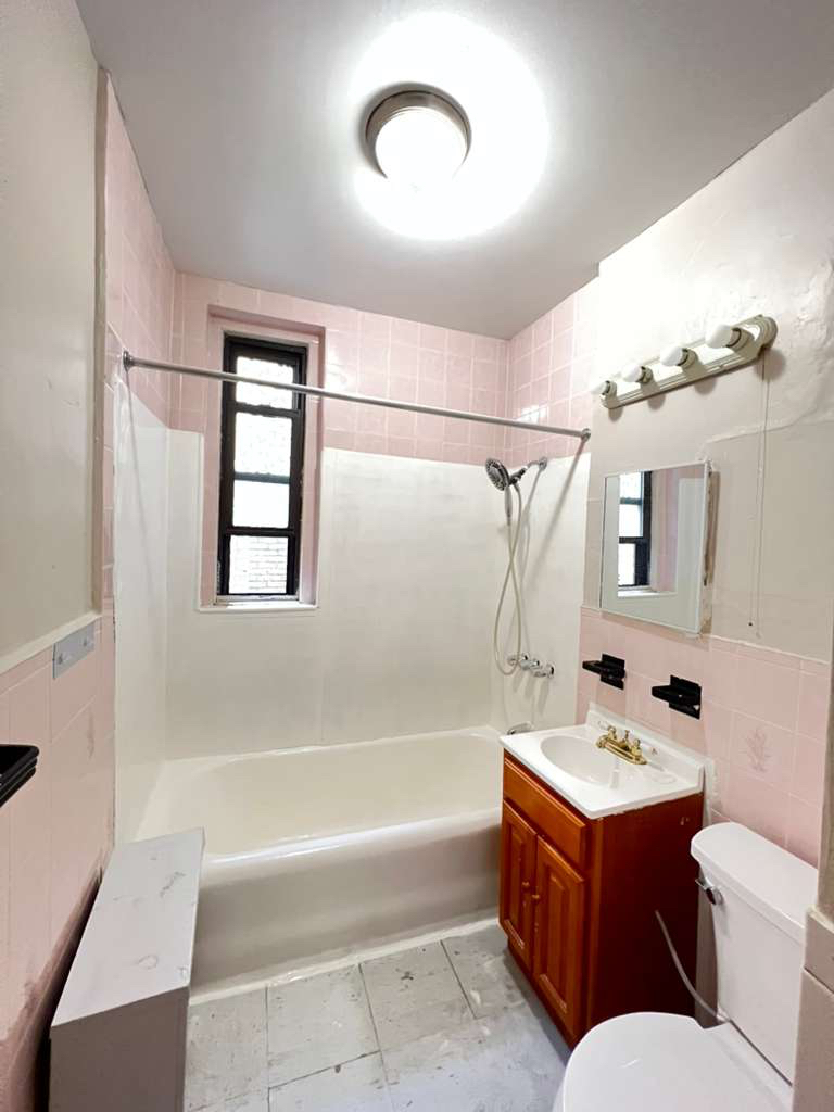 Cozy Private Room Steps From The Beach, Near South Brooklyn Hospital & Stores - Photo 9