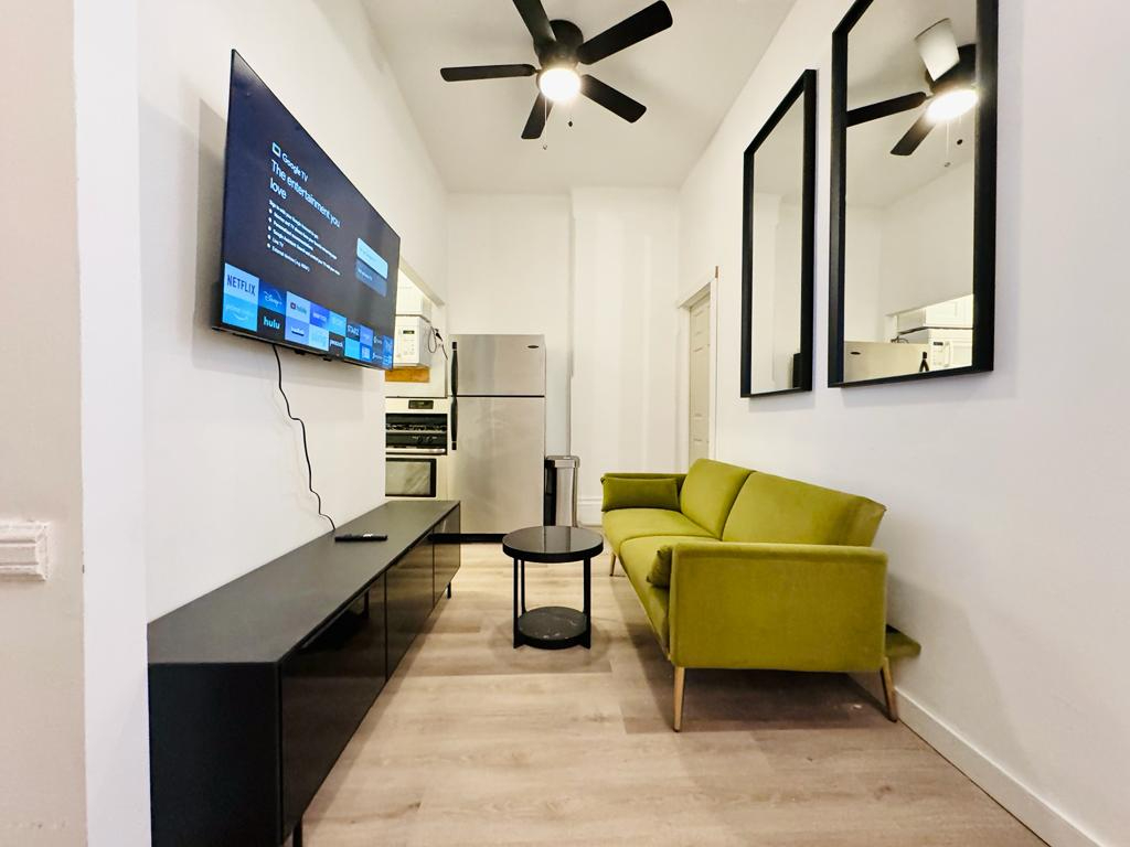 Bright bedroom with high ceiling in Bedstuy 596 - Photo 6