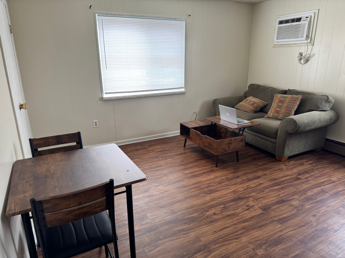 Laurel Apartment - 2 - Photo 3