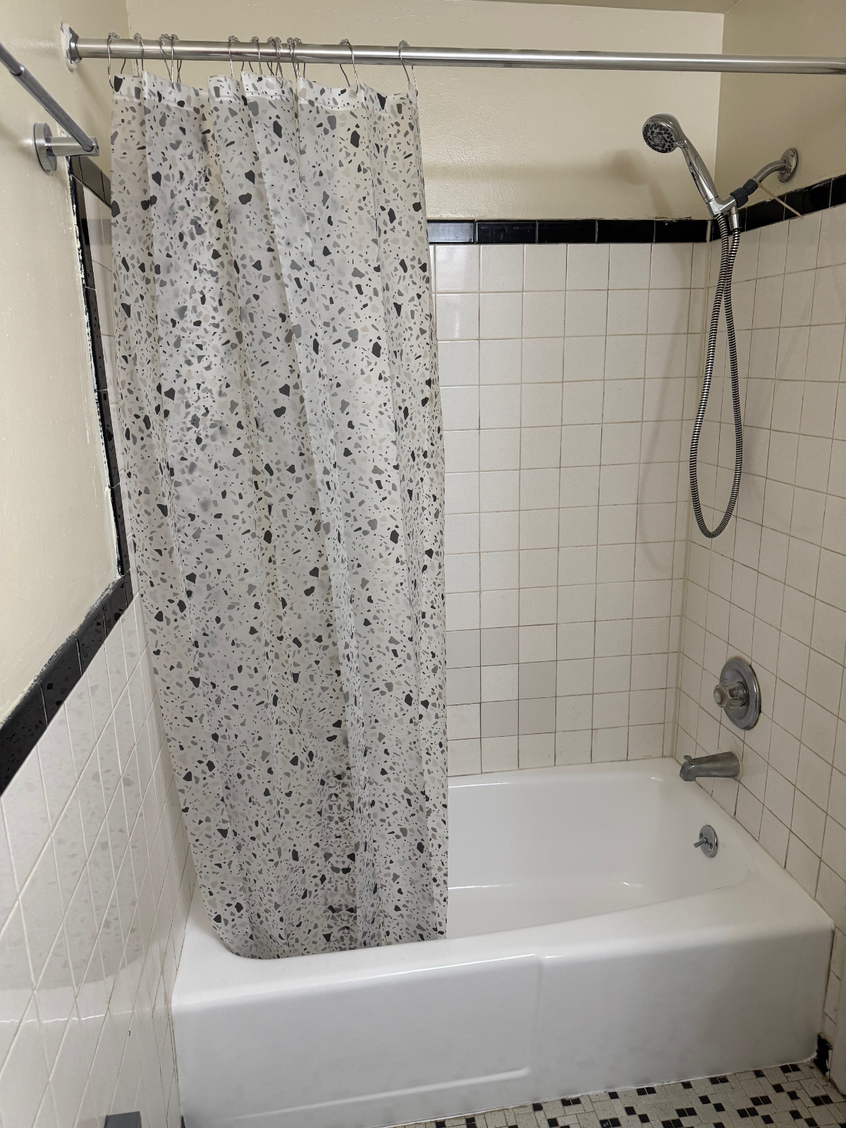 Laurel Apartment - 2 - Photo 11