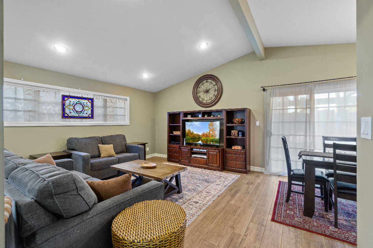 Centrally Located 3 BR Home in Quiet Neighborhood - Photo 2