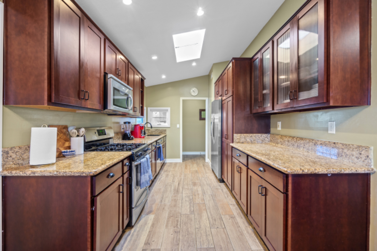 Centrally Located 3 BR Home in Quiet Neighborhood - Photo 3