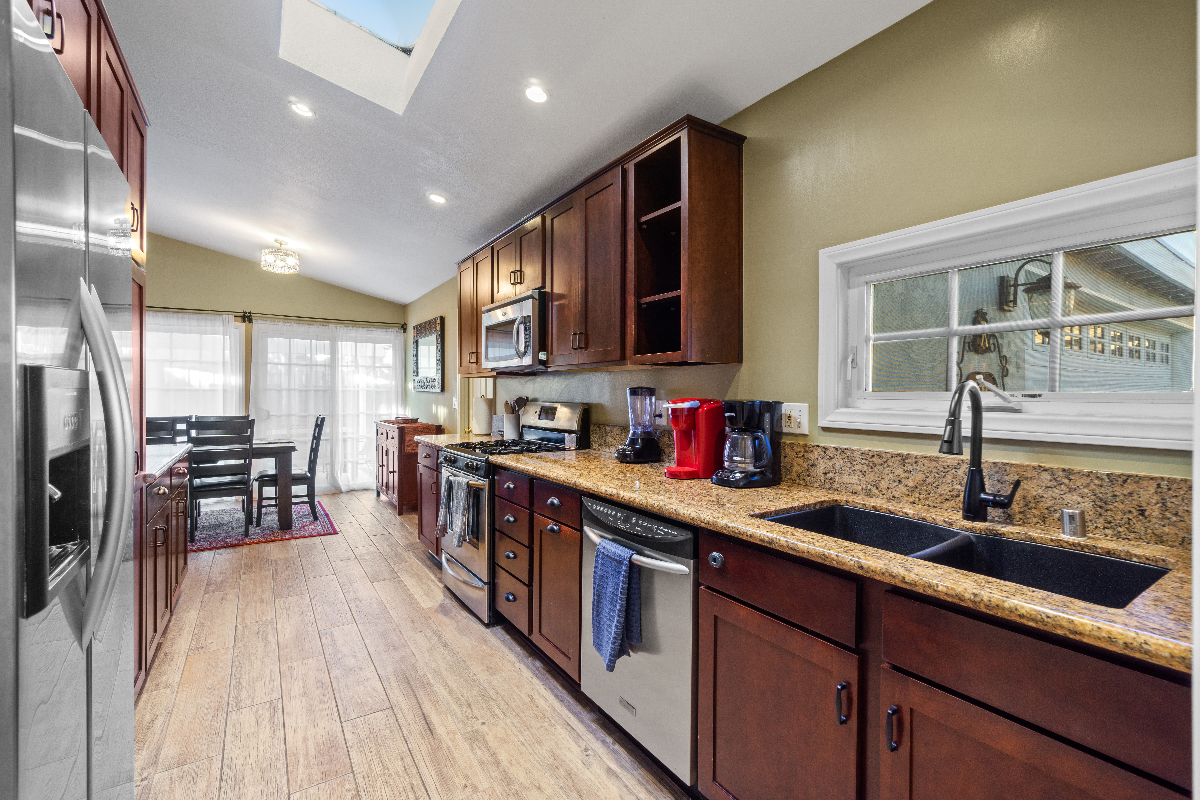 Centrally Located 3 BR Home in Quiet Neighborhood - Photo 4
