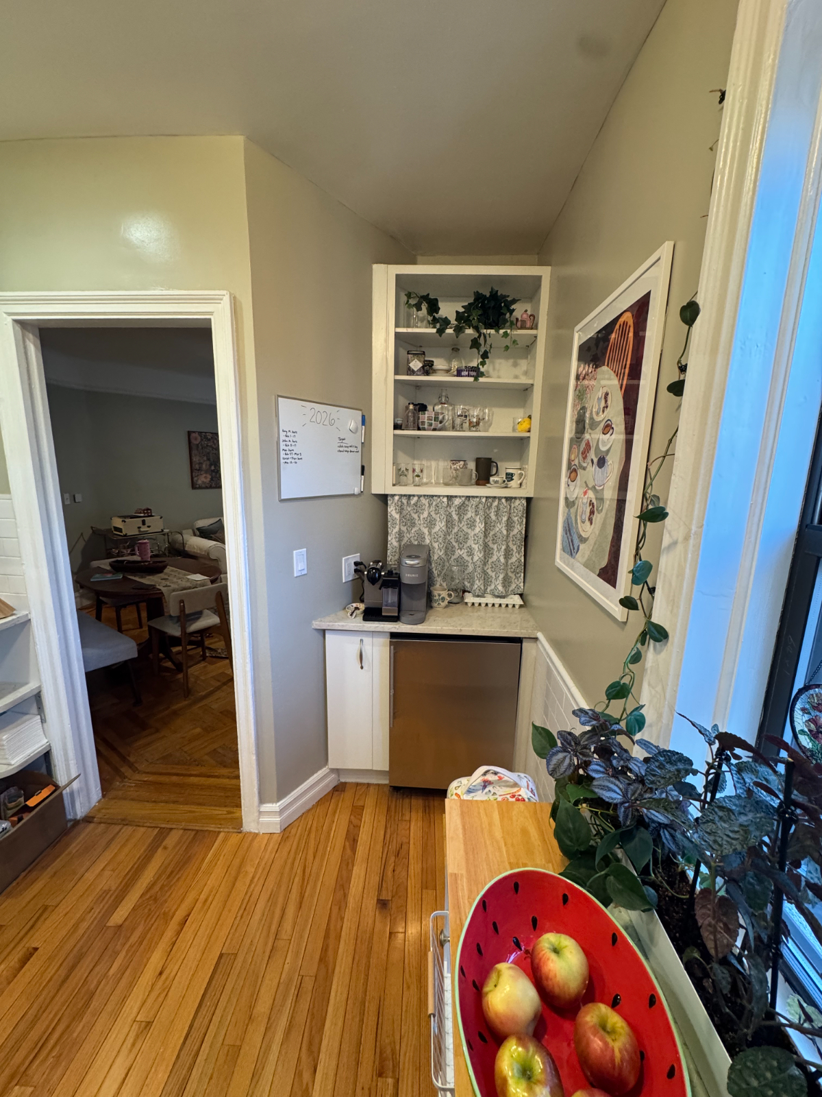 Norwood room in historic building steps from Montefiore Hospital - Photo 8
