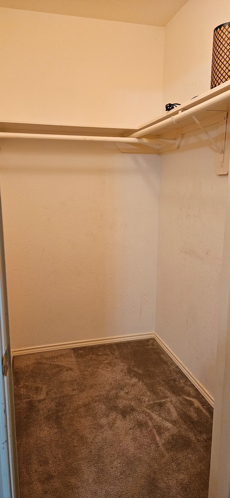Fully Furnished Private Room Near Hospitals And Tollway Access - Photo 9