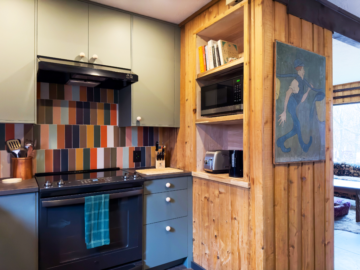 Modern Mountain House - A/C & Hot Tub - Photo 12