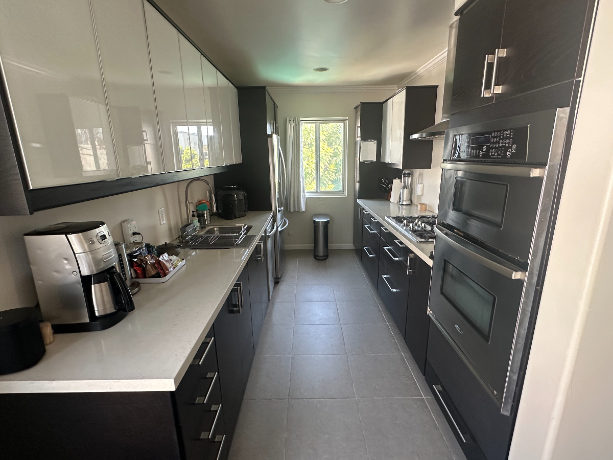 Upgraded Condo - Photo 4