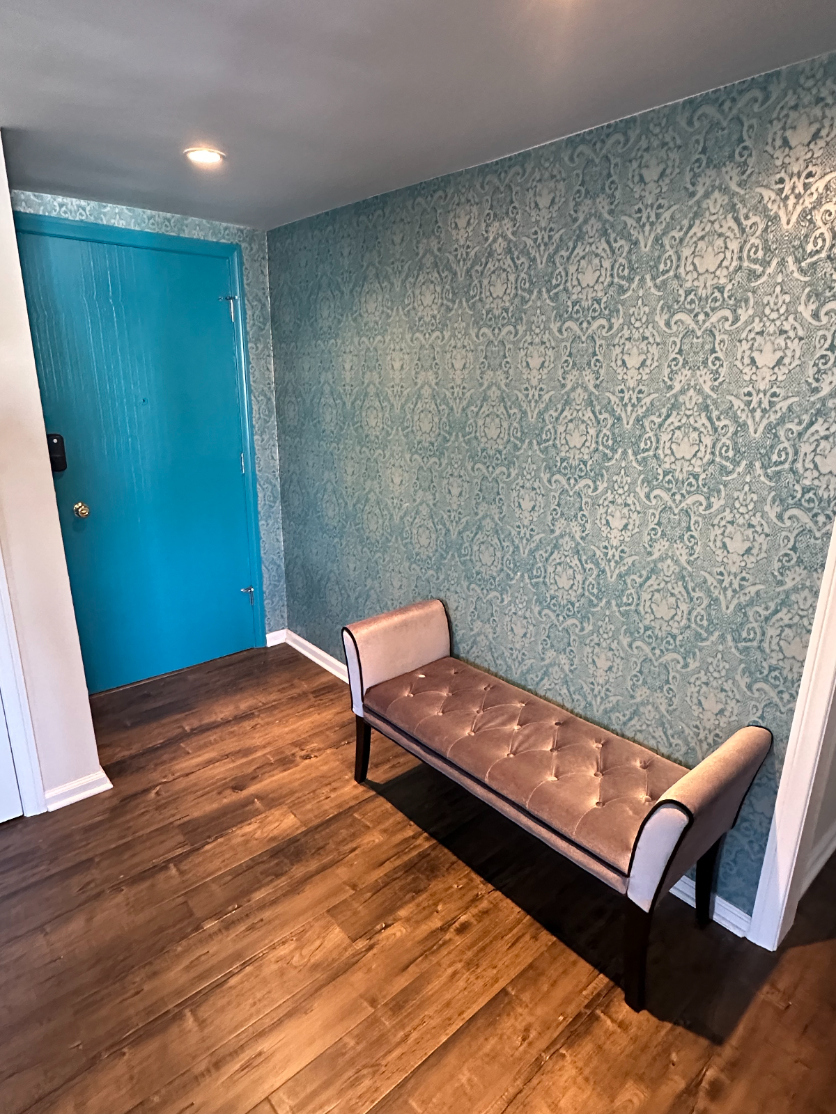Upgraded Condo - Photo 6