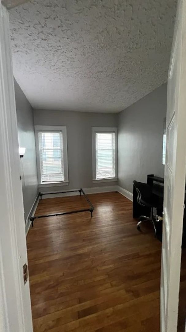 Freshly Renovated 3bdrm Furnished in the Westcott Area - Photo 6