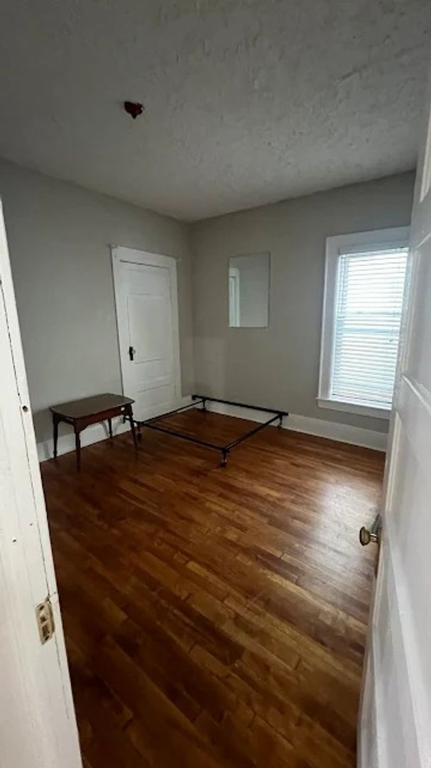 Freshly Renovated 3bdrm Furnished in the Westcott Area - Photo 5