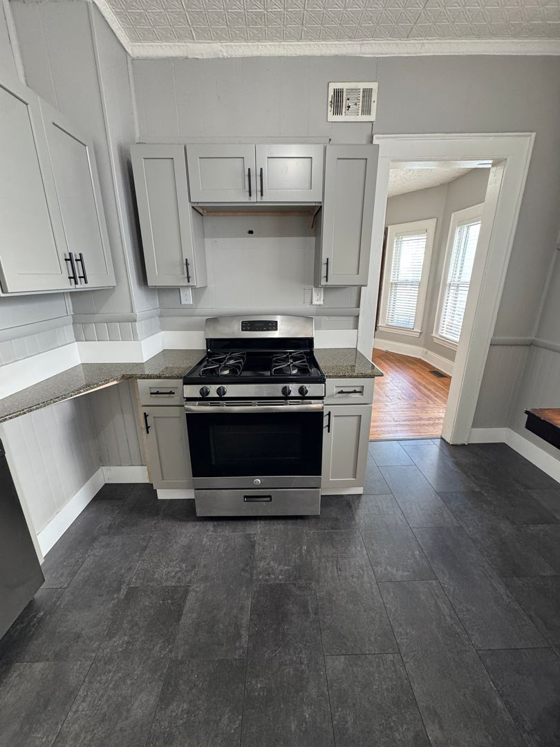 Freshly Renovated 3bdrm Furnished in the Westcott Area - Photo 4