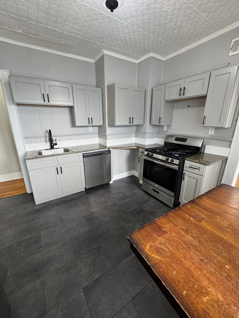 Freshly Renovated 3bdrm Furnished in the Westcott Area - Photo 3