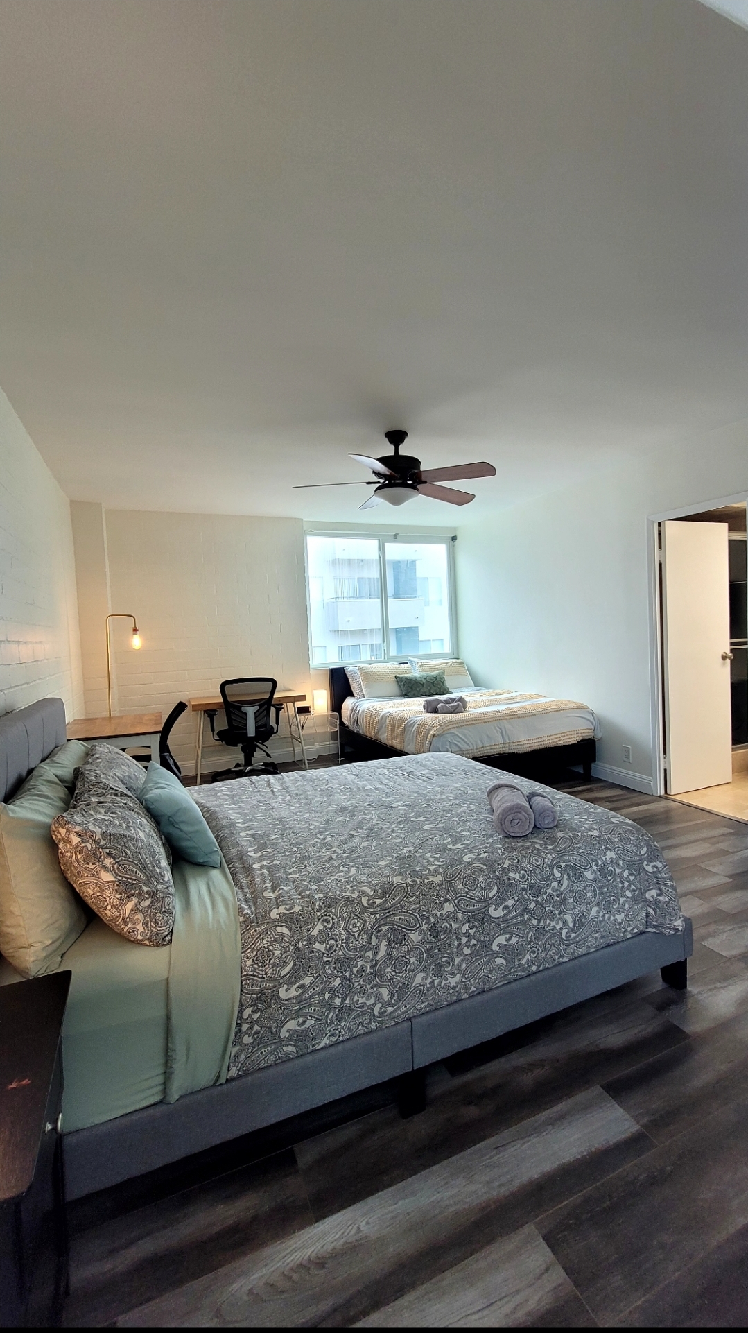 Culver City Oasis- security + free parking - Photo 1