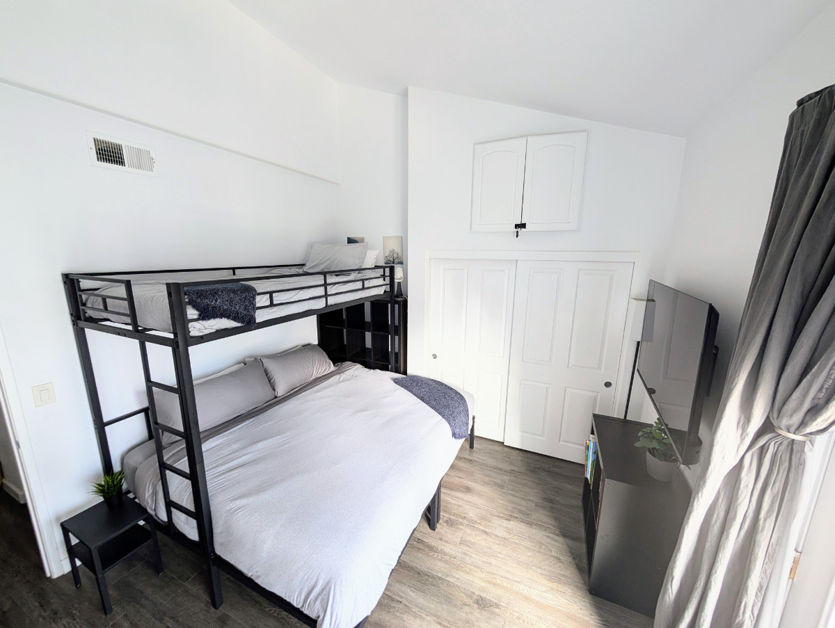 Little Italy-Dog Friendly-2bd/2ba 2 King beds, Pool, Gym, 2Parking - Photo 3