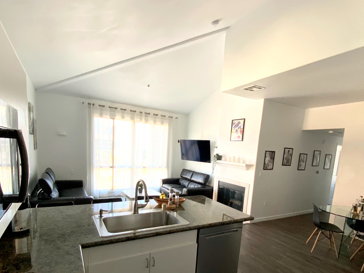 Little Italy-Dog Friendly-2bd/2ba 2 King beds, Pool, Gym, 2Parking - Photo 5