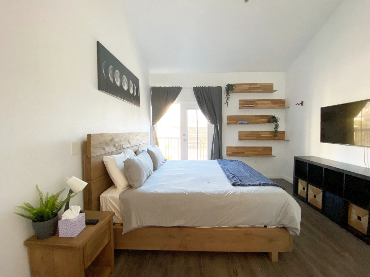 Little Italy-Dog Friendly-2bd/2ba 2 King beds, Pool, Gym, 2Parking - Photo 2