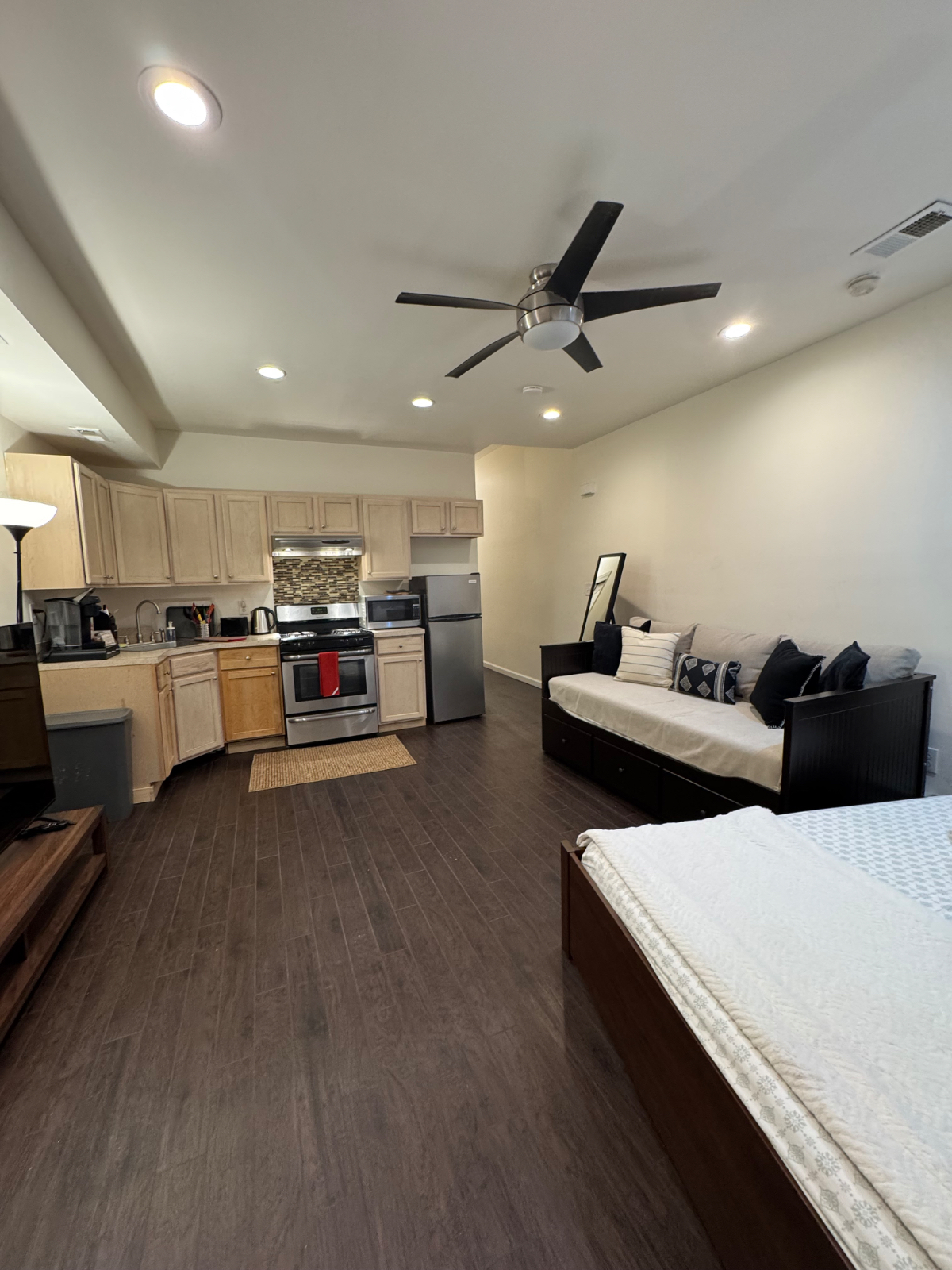 Fully Furnished Studio Apartment in Staten Island - Photo 3