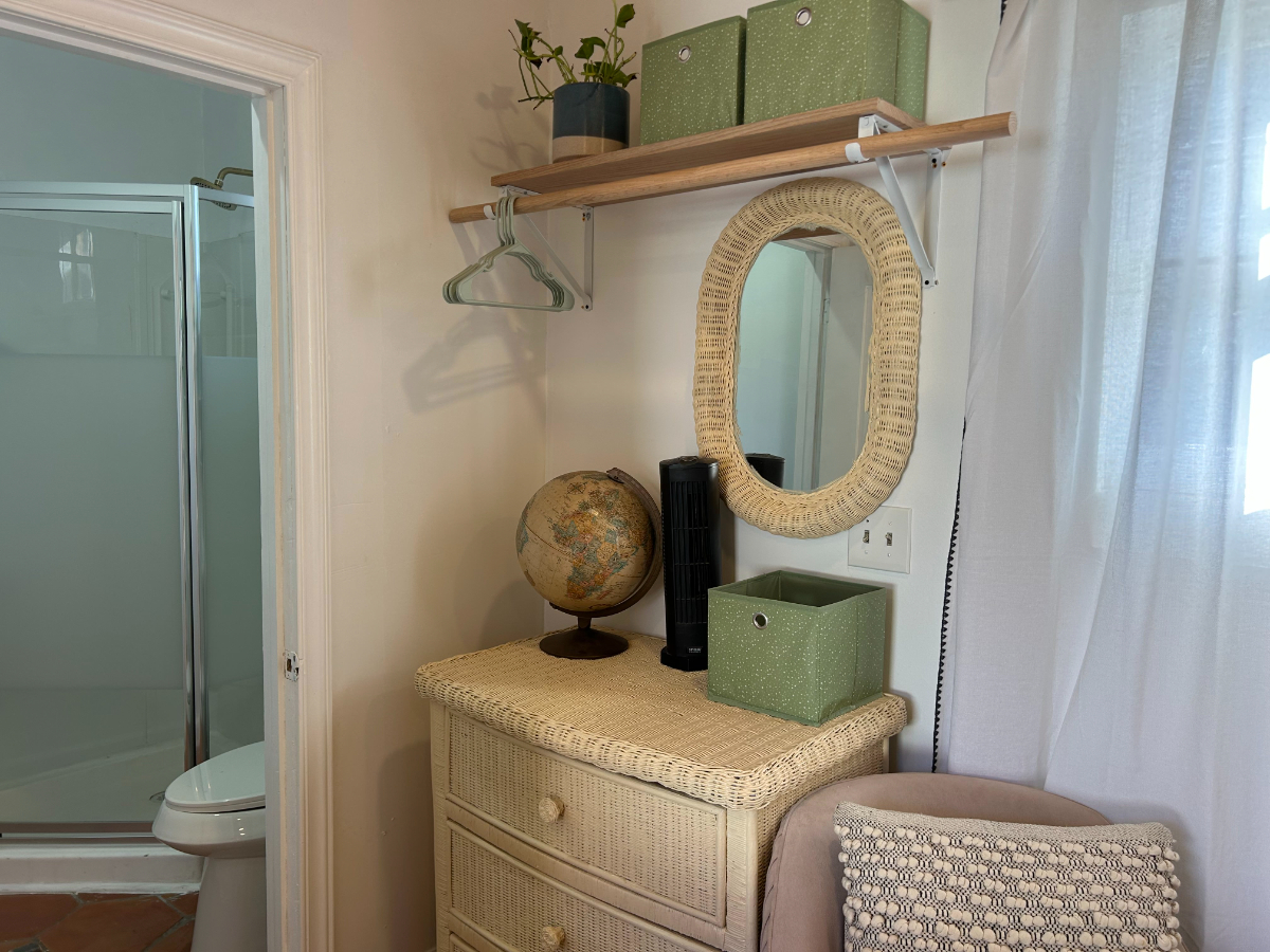Cozy Studio with Private Patio and Entrance in Historic Van Nuys - Photo 2